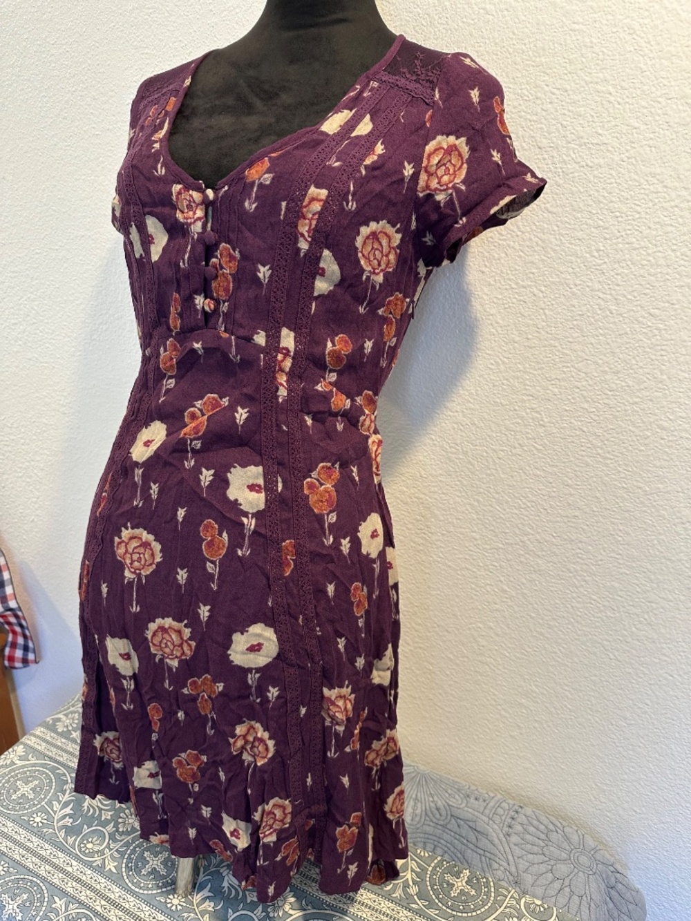 KIMCHI BLUE FLORAL GRUNGE DRESS ( VIOLET HARMEN) LIKE NEW - Picture 4 of 6